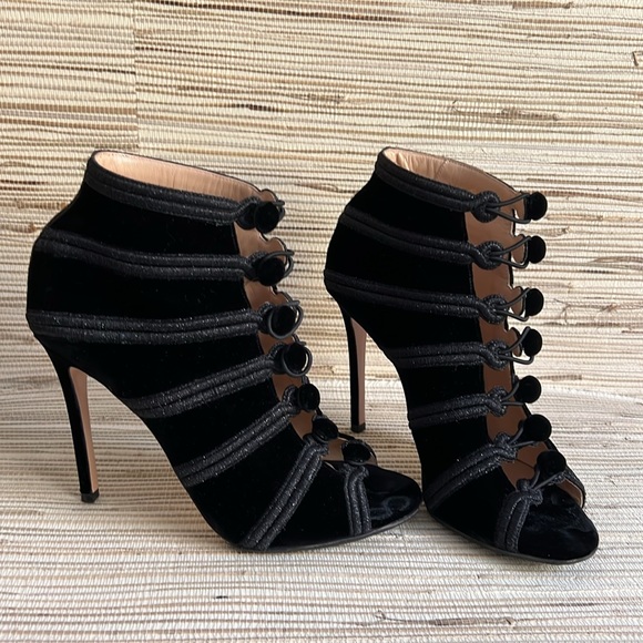 90% Off GIANVITO ROSSI Embroidered Black Velvet Button Bootie Womens 39 8 8.5 - Picture 9 of 17
